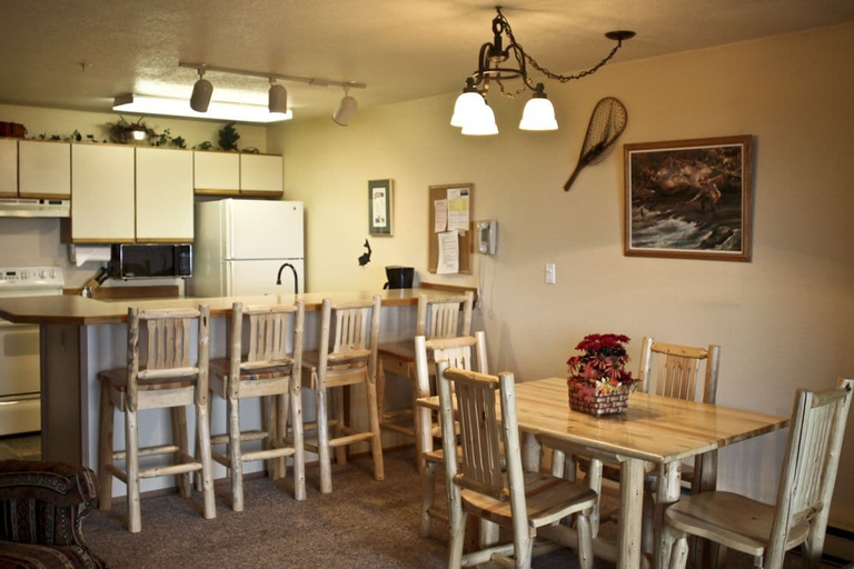 Others 5, Edelweiss Condominiums, Flathead