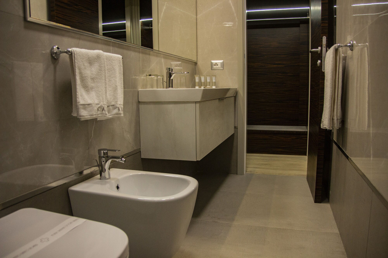 Bathroom 5, Kairos Resort, Frosinone