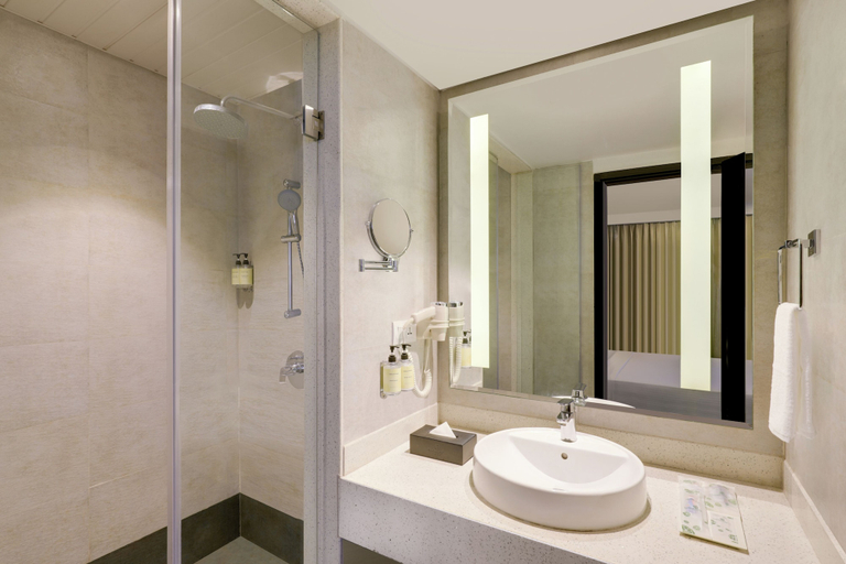 Bathroom 3, Lemon Tree Hotel Hubli, Dharwad