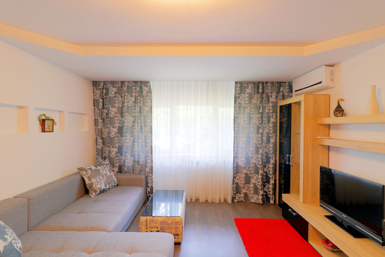 Others 4, Studio Hellen, Municipiul Bucuresti