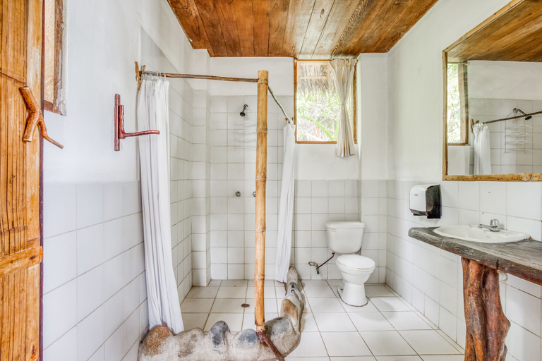 Bathroom 3, Cotococha Lodge, Tena