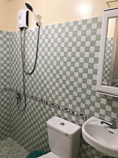 Bathroom 3, Queen of Isle Restaurant and Cottages, Puerto Galera