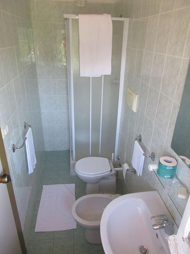 Bathroom 3, Hotel Ristorante Tre Galletti, Bologna