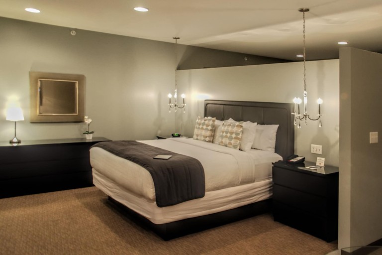Bedroom 4, Belamere Suites Hotel, Wood