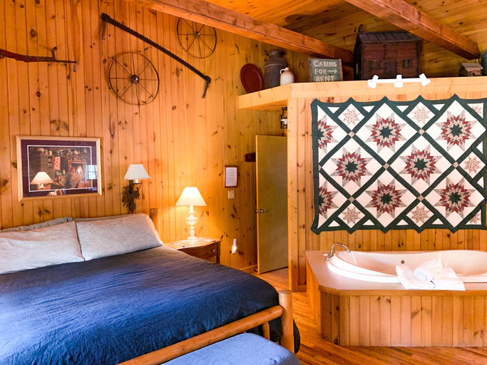 Bedroom 2, Autumn Ridge Cottages, Rockbridge