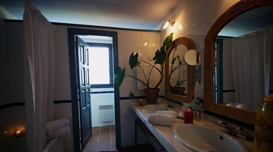 Bathroom 3, Hotel Cerro de Hijar, Málaga