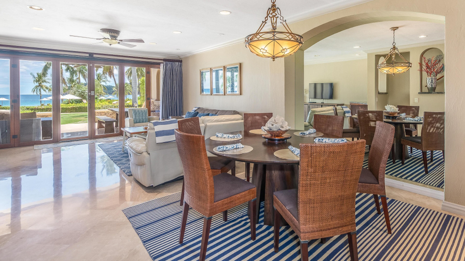 Food & Drinks, Chic Condo with a Stylish Coastal Design in an Exclusive Condo Community with Direct Beach Access, Santa Cruz