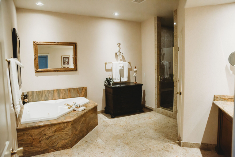 Bathroom 5, Inn at Churon Winery, Riverside