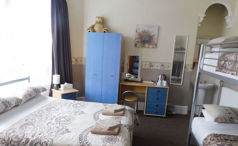 Bedroom 2, The Gynway, Blackpool