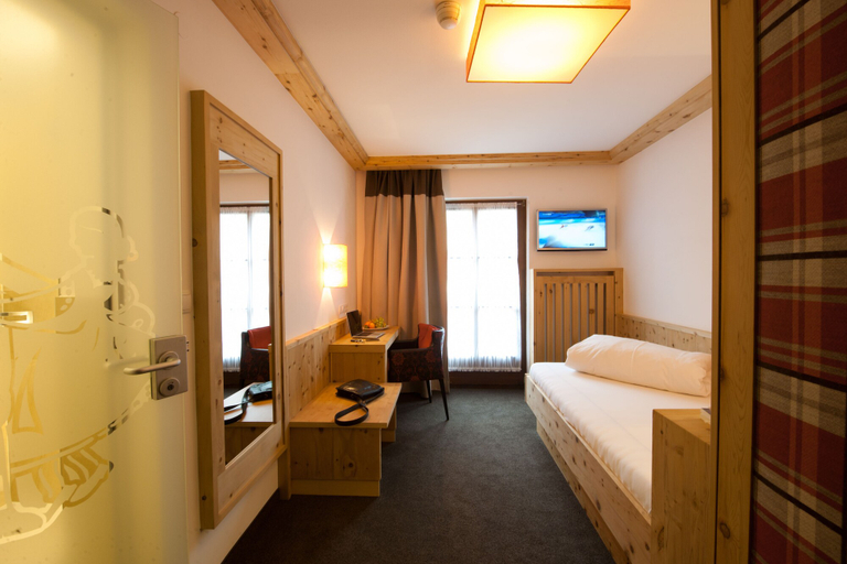 Bedroom 2, Hotel Bierwirt, Innsbruck