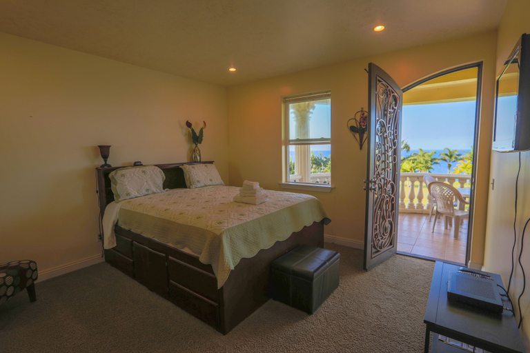 Bedroom 3, Oceanfront Vacation Rental, Hawaii