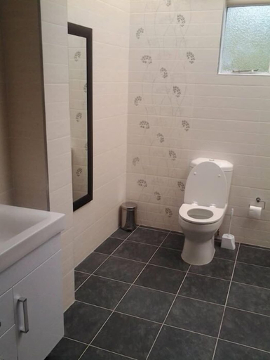 Bathroom 3, Sethule Lodge, Bulawayo