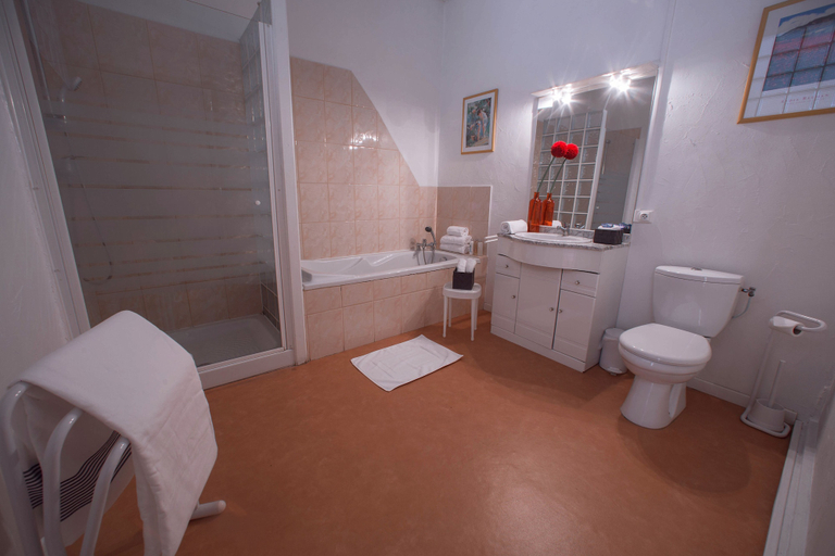 Bathroom 4, Hôtel Thermal, Savoie