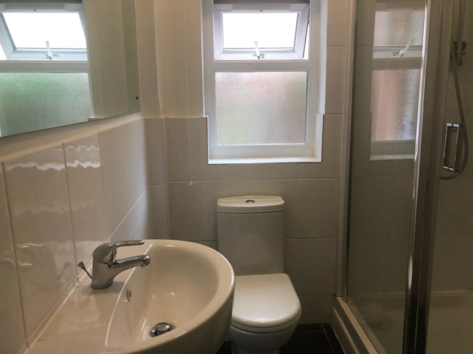 Bathroom, Right Stays, Surrey