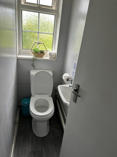 Bathroom 3, Poynters House - Huku Kwetu Luton, Central Bedfordshire