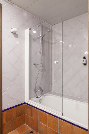 Bathroom 5, Hotel Macià Alfaros, Córdoba