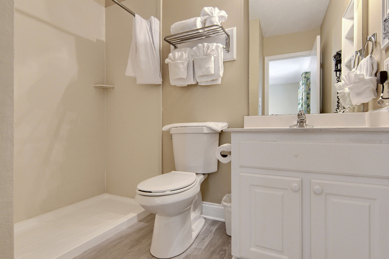 Bathroom 5, Country Club Villas, Horry