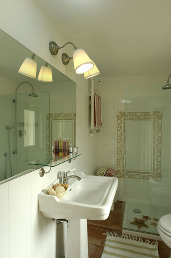 Bathroom 5, Hotel LaMorosa, Rimini