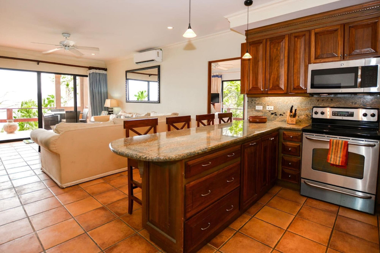 Others 5, Elegant 3BR Beachfront Condo with Spacious Interior, Ocean-View Terrace & Direct Access to Playa Flamingo, Santa Cruz