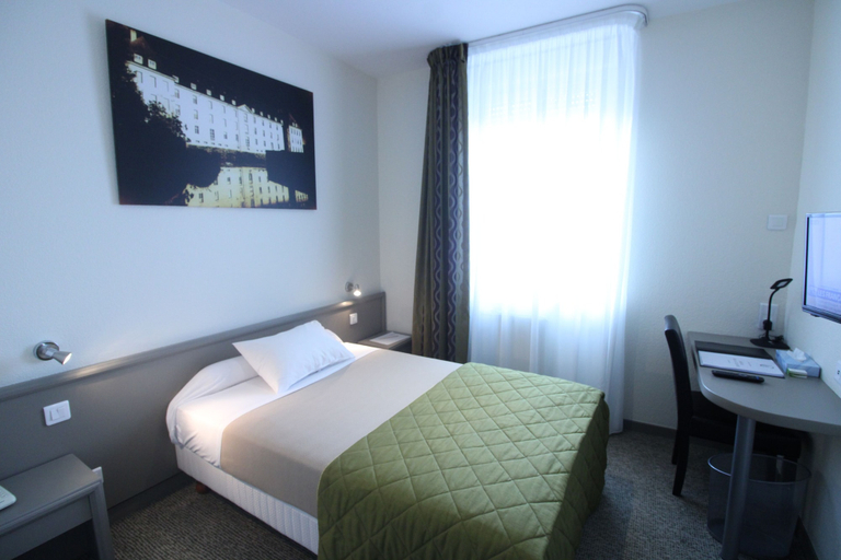 Bedroom 3, Hôtel de La Cloche, Jura