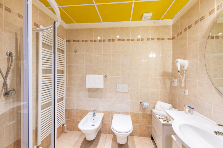 Bathroom 5, Hotel Pineta Campi, Brescia
