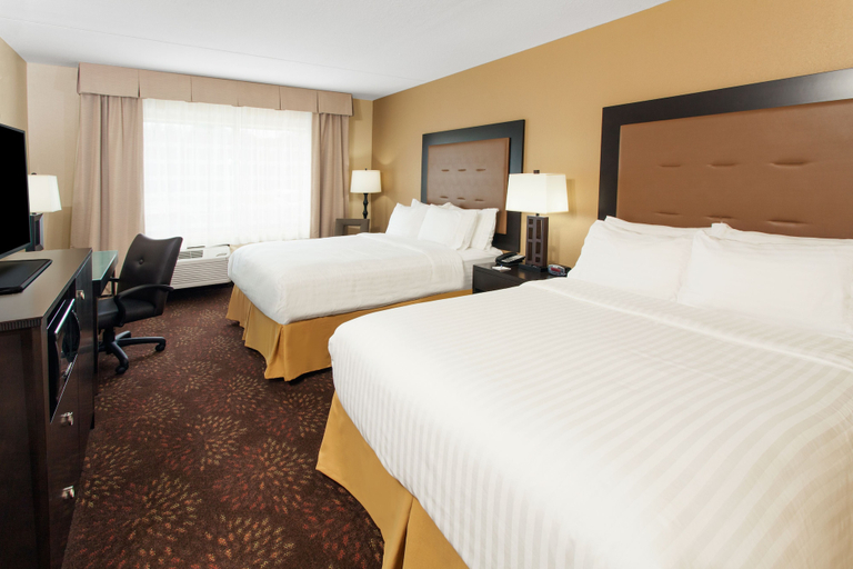 Bedroom 5, Holiday Inn Express & Suites SANDUSKY by IHG, Erie