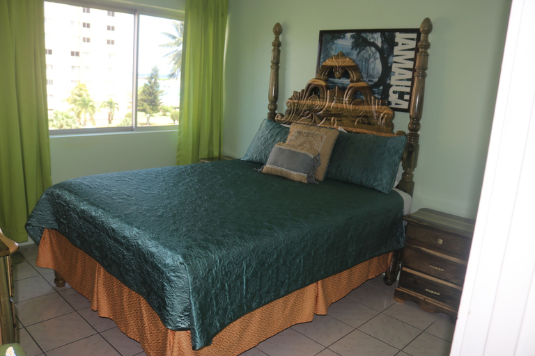 Bedroom, Lawerence Pool House 2 Bedroom With Pool