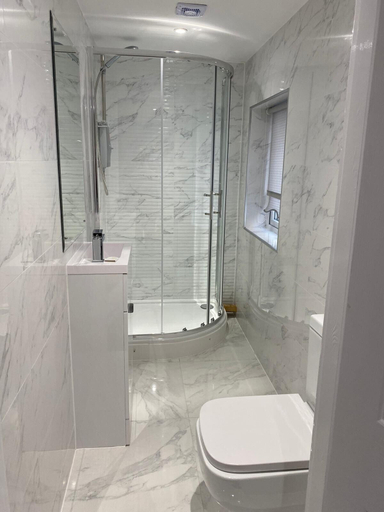 Bathroom 3, Rileys Rooms, Sefton