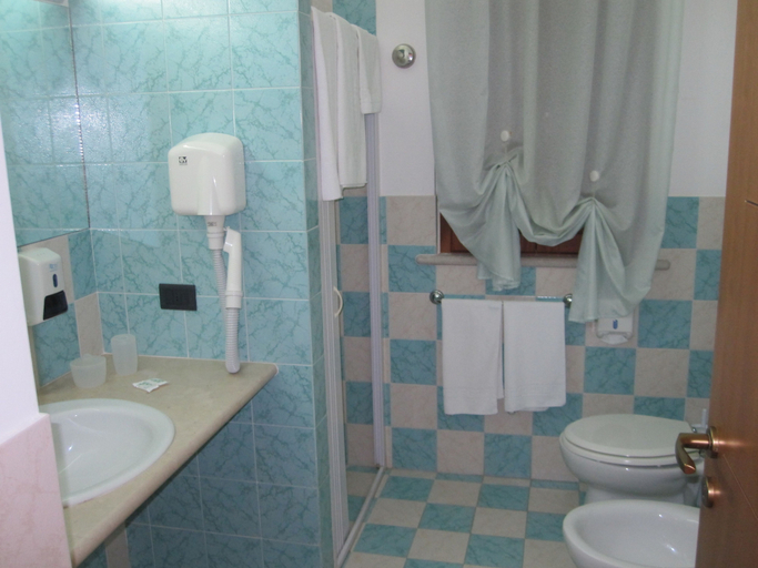 Bathroom 5, Villa Vittoria, Foggia