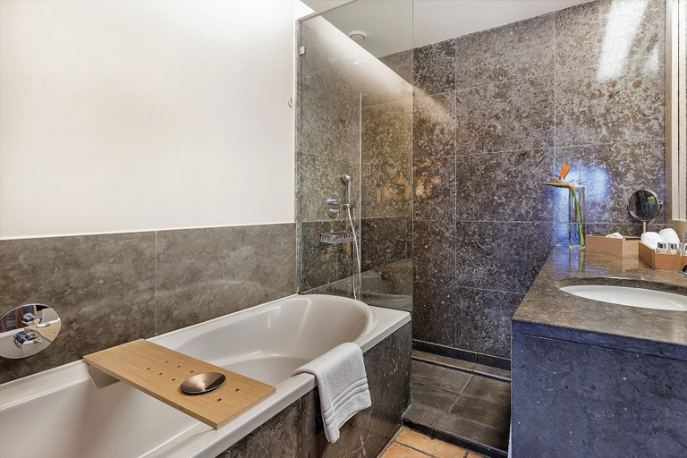 Bathroom 5, Domes Lake Algarve, Autograph Collection, Loulé