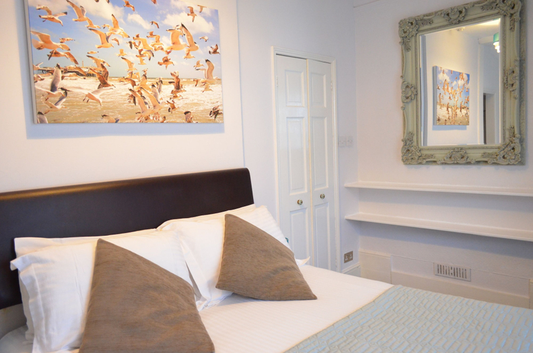 Bedroom 2, Motel Schmotel, Brighton and Hove