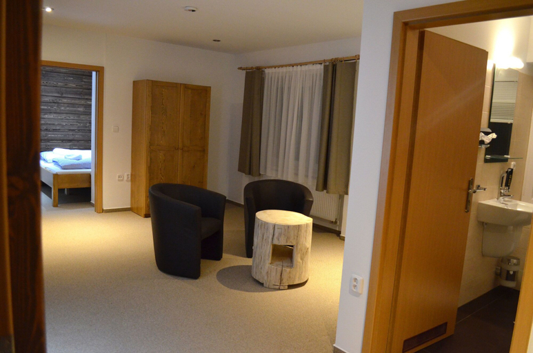 Others 5, Hotel Kristian, Prachatice