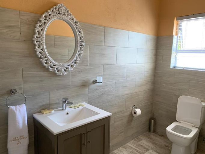 Bathroom 3, La Fiato Luxury Lodge, Capricorn