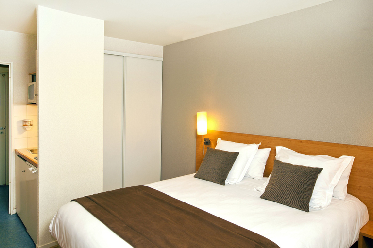 Bedroom 3, Séjours & Affaires Rennes de Bretagne, Ille-et-Vilaine