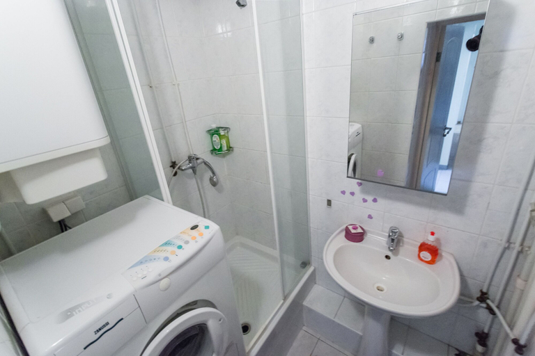Bathroom 3, Apartment on Oruzheiniy 13, Northern