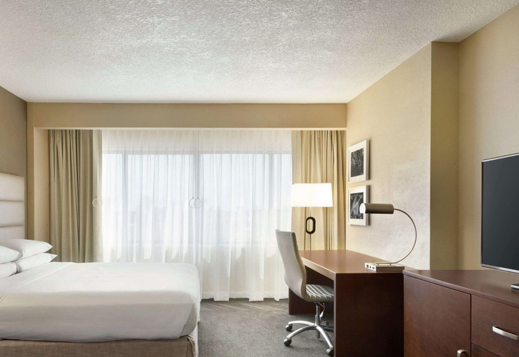Bedroom 3, DoubleTree by Hilton Hotel Orlando Downtown, Orange