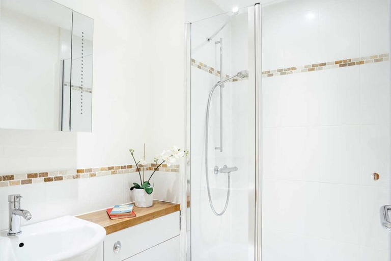 Bathroom 3, 10 Fernlea Court, Cornwall