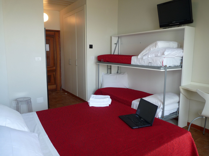Bedroom 2, Hotel Elizabeth, Rimini