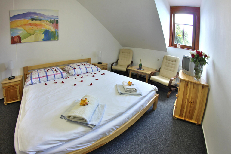 Bedroom 3, Hotel Pod Šikmou Věží, Jičín