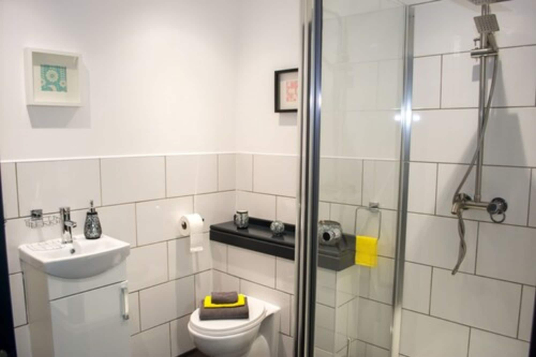 Bathroom 4, Trivelles Regency Nottingham, Nottingham