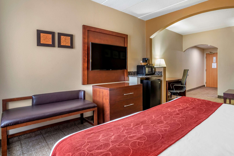 Bedroom 3, Comfort Suites Hagerstown Southeast, Washington
