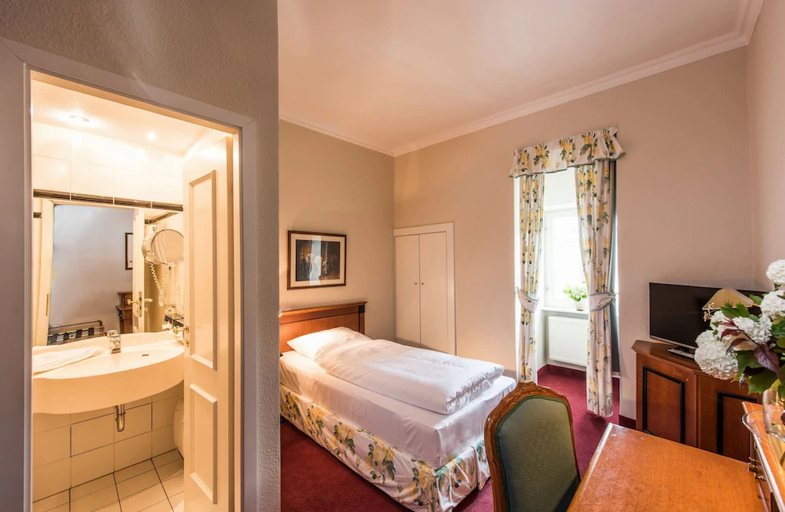 Bedroom 3, Hotel Kaiserhof, Eisenach