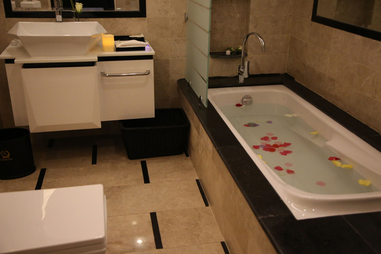 Bathroom 5, Raoum Inn Hotel Apartments Corniche