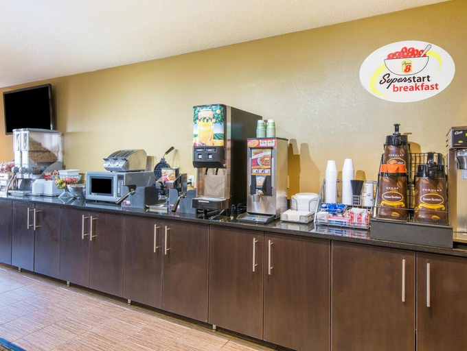 Food & Drinks 5, Super 8 by Wyndham Medina, Medina