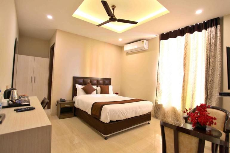 Bedroom 2, Nirvana Suites, Delhi