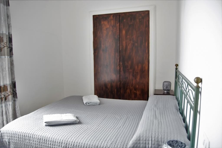 Bedroom 2, Aloha House, Latina
