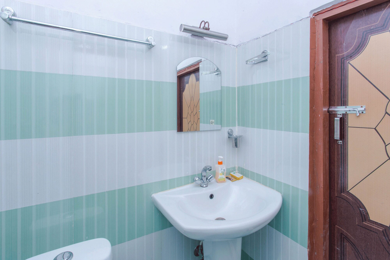 Bathroom 4, Hotel The Ranimahal, Lumbini