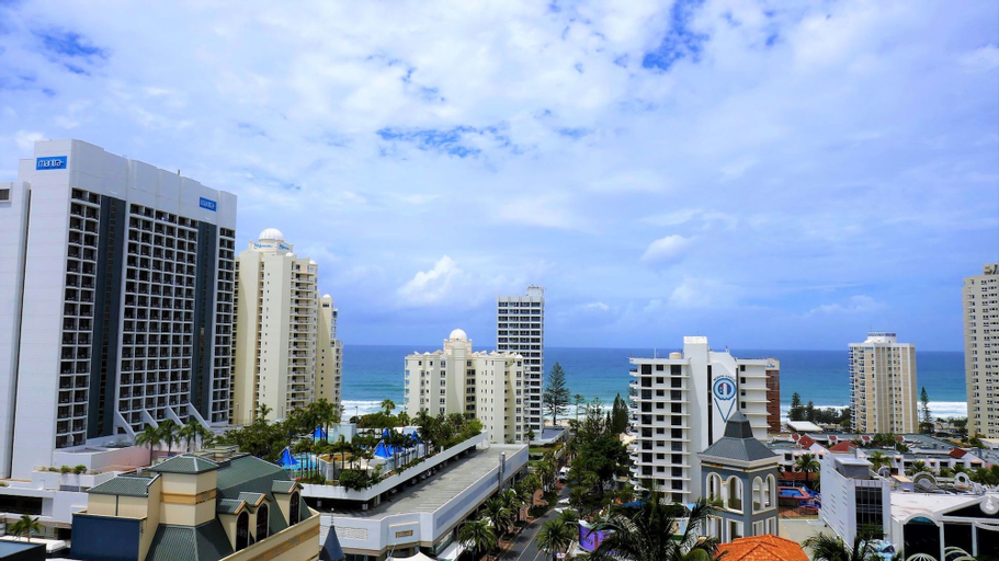 Exterior & Views 9