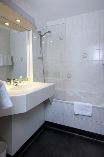 Bathroom 4, Brit Hotel Belfort Centre - Boreal, Territoire de Belfort
