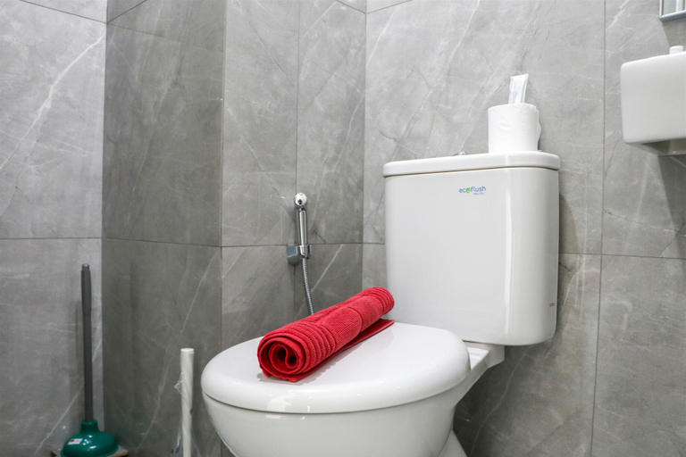 Bathroom 5, Simply Look and Comfy Studio Sayana Bekasi Apartment By Travelio, Bekasi